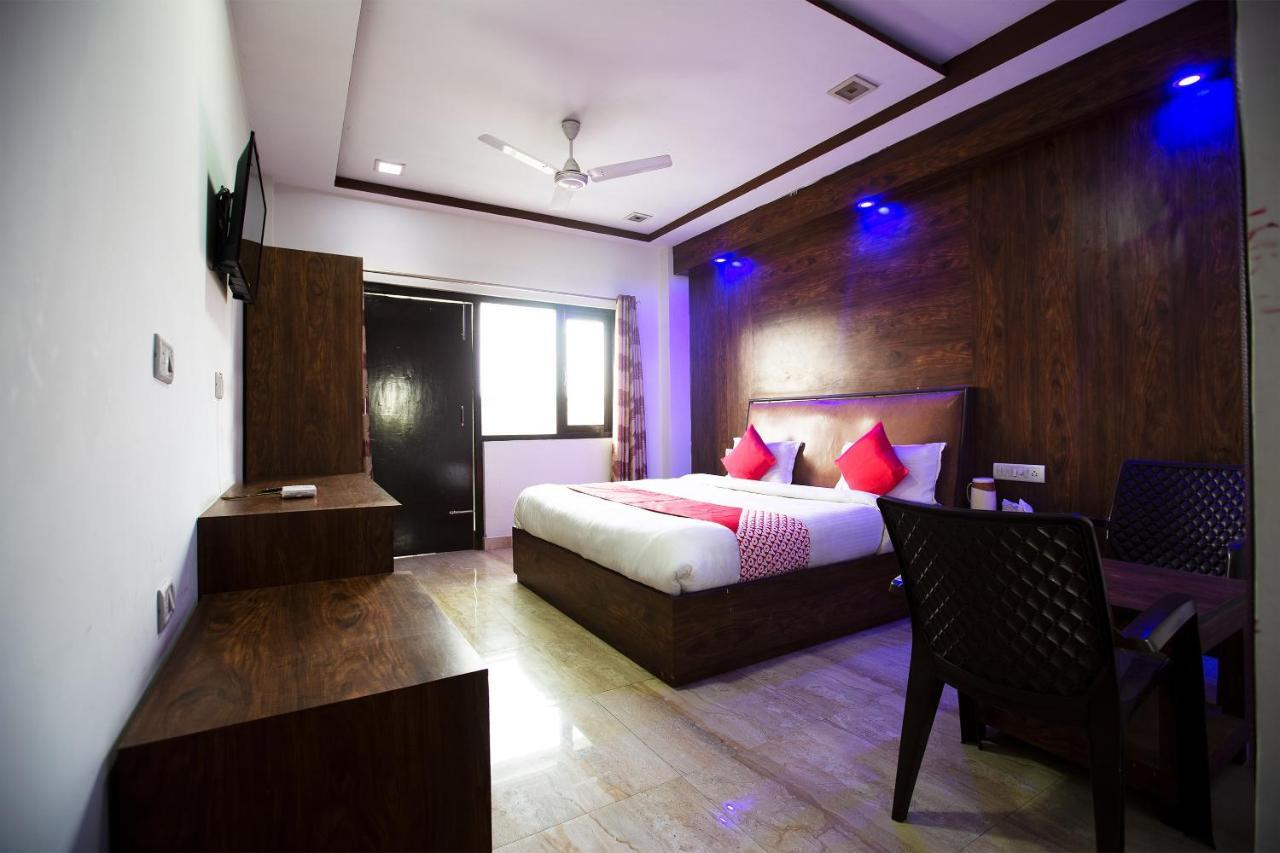 Oyo 44174 Hotel Mid Town Prime Harthala Ngoại thất bức ảnh