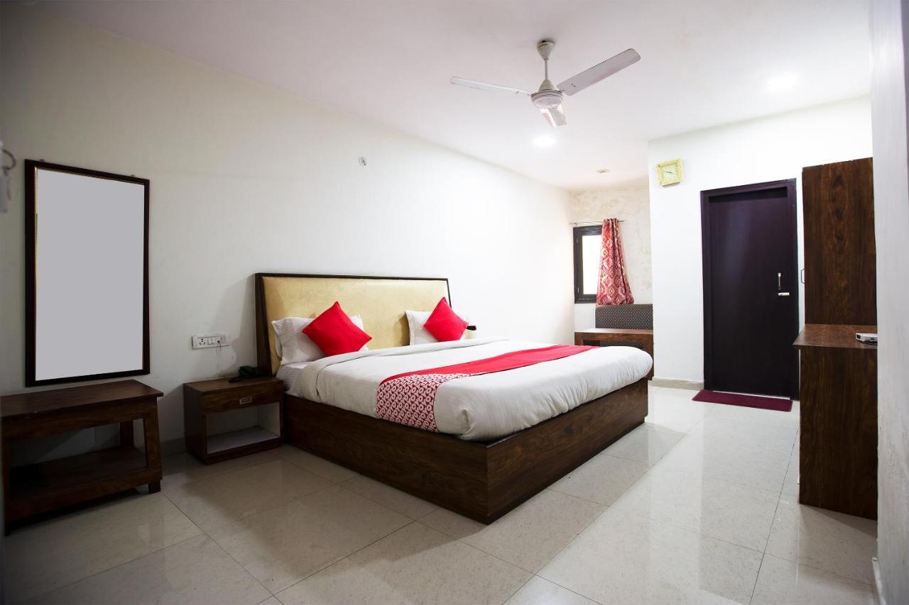 Oyo 44174 Hotel Mid Town Prime Harthala Ngoại thất bức ảnh